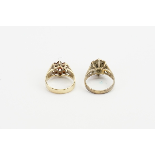 240 - Two 9ct gold rings, one set with a sapphire and the other garnets. Weight 7.6g.