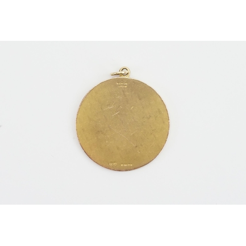 251 - A 9ct gold P.VINCZE of London Vergo pendant. Weight 12.1g.