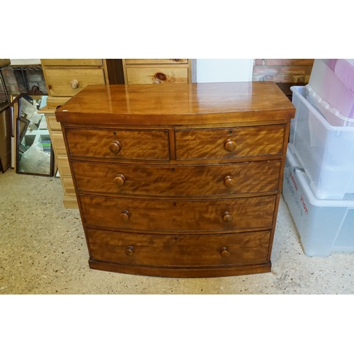 534 - A Victorian Bow Fronted Chest fitted with Two Short & Three Long Graduated Drawers. Measuring: 106cm... 