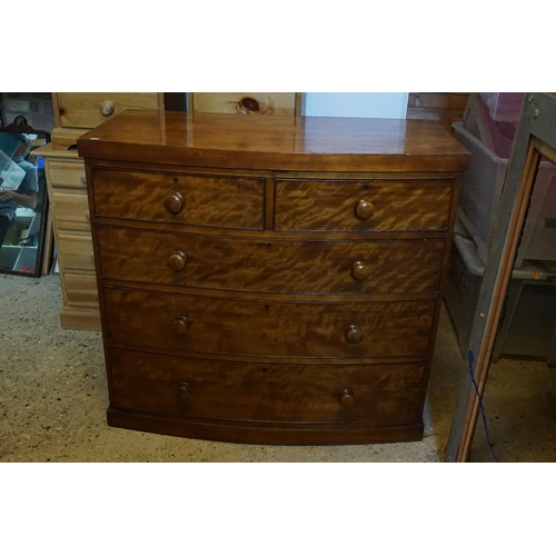 534 - A Victorian Bow Fronted Chest fitted with Two Short & Three Long Graduated Drawers. Measuring: 106cm... 