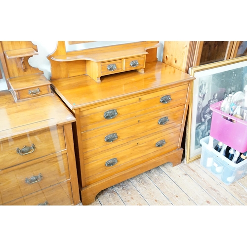 546 - A Satin Walnut dressing table with swing framed mirror, top draws and graduated draws.  Measuring 91... 