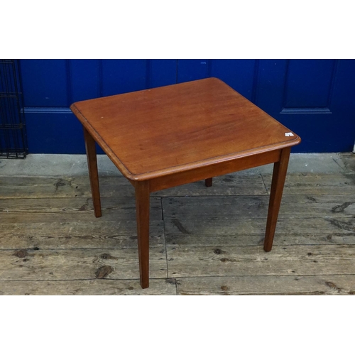 556 - A Square topped Mahogany table resting on square legs. Measuring: 60cm x 45cm.