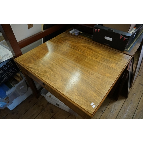 560 - A 1950s Oak Single Drawer Map Table resting on Square Legs. Measuring: 92cms x 76cms x 77cms High.