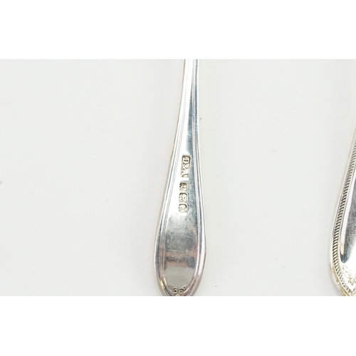 24 - A set of 6 1922 teaspoons. Weight 99g.