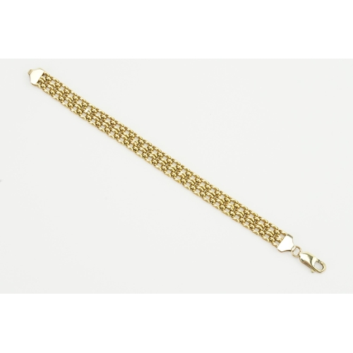 100 - A 9ct gold chain link bracelet. Length 19cm. Weight 23g.