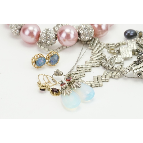 104 - A collection of costume jewellery to include a pair of opal doublet earrings, 9ct marked earrings, m... 