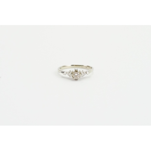 114 - A 18ct yellow gold art deco diamond ring, set with a round brilliant cut diamond approx 0.22ct. Weig... 