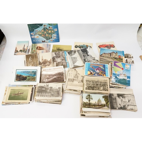 261 - A Collection of 1940s to 1960s Topographical Post Cards. (Needs Viewing).