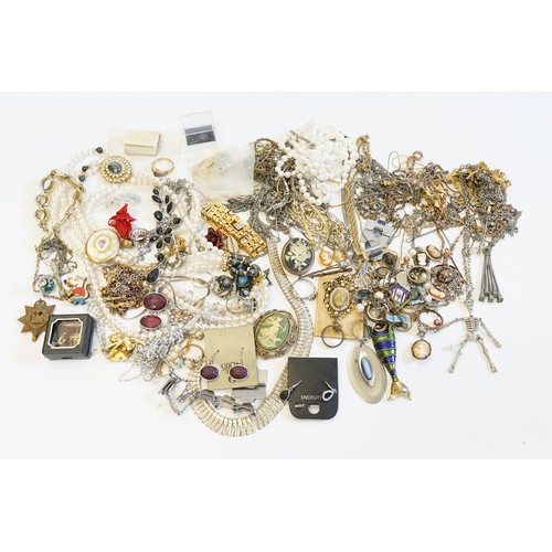 156 - A Collection of Costume Jewellery to include 1960s, Chains, Rings, etc.