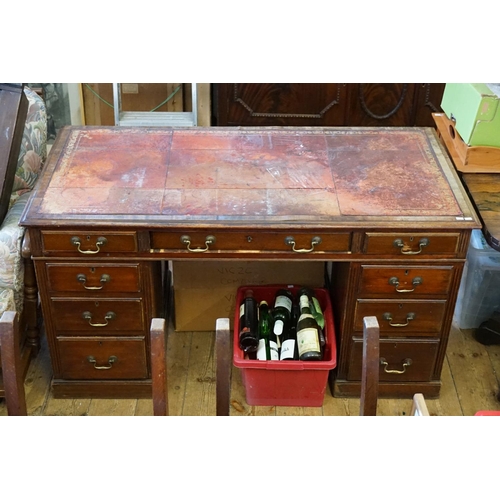 443 - An Antique Mahogany Pedestal desk fitted with graduated drawers, panelled sides & an inset gilt leat... 