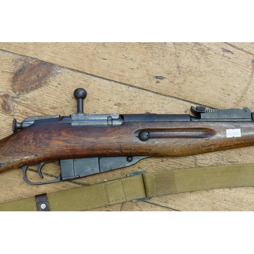 267 - A WW2 Russian M1891 model Mosin-Nagant with Sliding Action Bolt & Bayonet. De-Commission Number to c... 