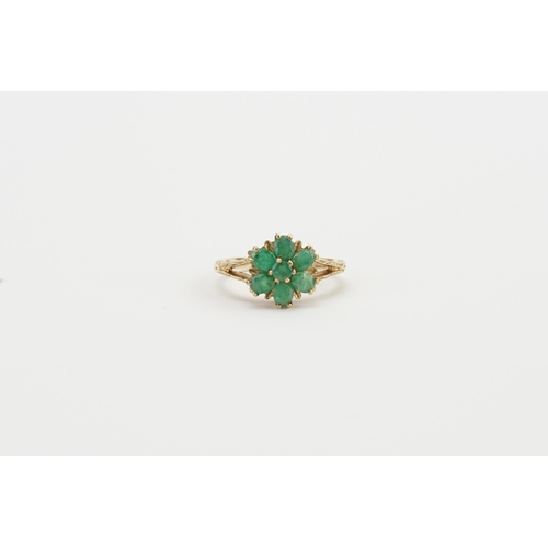 112 - A 9ct gold and green gem set ring, set with 7 green gems. Engraved decoration. Size Q. Weight 4.1g.