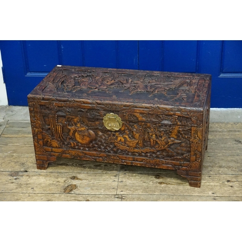 481 - A Chinese Camphor Wood Coffer in hardwood decorated with marauding Chinese Warriors. Measuring: 80cm... 