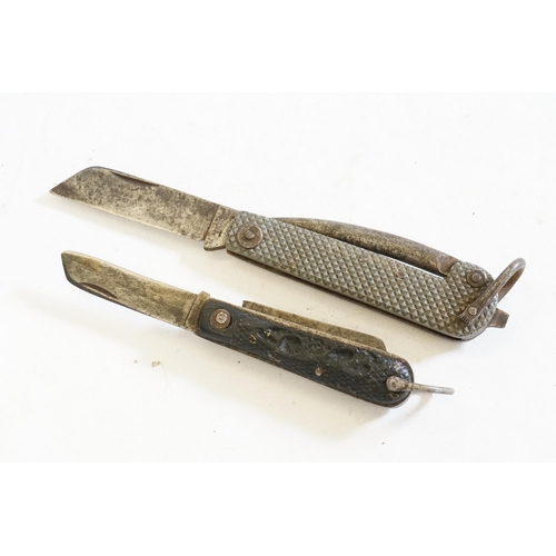 273 - A G. F. Jones Pioneers Penknife with horseshoe Digger & one other.