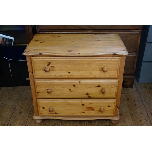 519 - A Pine Three Drawers Chest of Drawers. Measuring: 78cms across x 47cms deep x 71cms high.