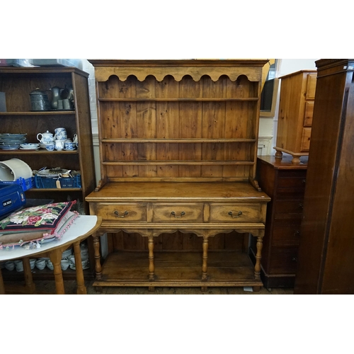 511 - A Tree Drawers Kitchen Welsh Dresser with a Three Tier Plate Rack & Under Tier Storage. Measuring: 1... 