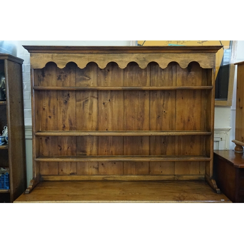 511 - A Tree Drawers Kitchen Welsh Dresser with a Three Tier Plate Rack & Under Tier Storage. Measuring: 1... 