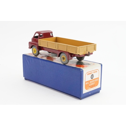 128 - A 1950s Dinky Toys No: 522 