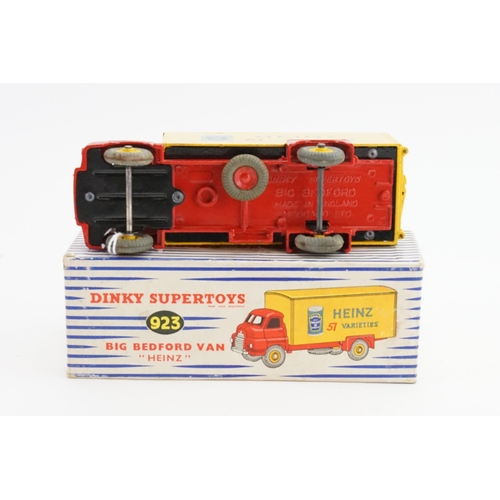 130 - A Dinky Toys No: 923 