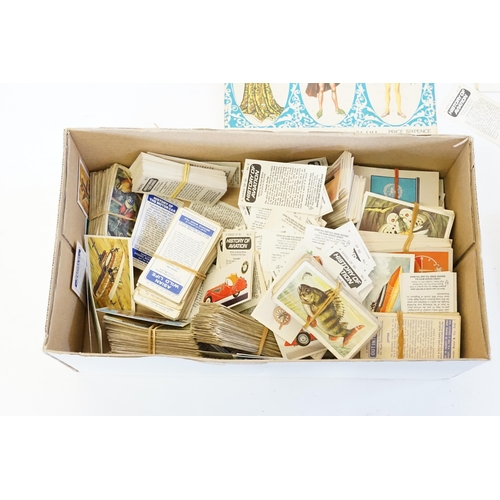 913 - A Large quantity of Brooke Bond Tea Cards including albums & a collection of Castella Cigars Trade C... 