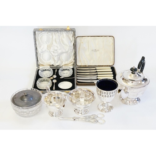 121 - A collection of plated items, to include a teapot, silver topped pot etc.