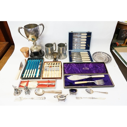 115 - A Collection of Silver Plated Cutlery to include Fish Servers, Fish Eaters, Table Knives, Various ot... 