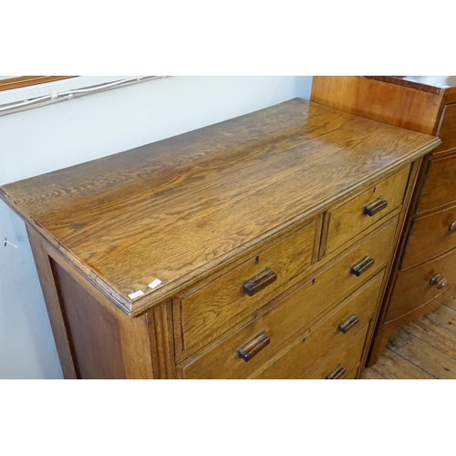 634 - A Straight Front Chest of Drawers in Oak. Measuring: 103cms across x 51cms deep x 102cms high.