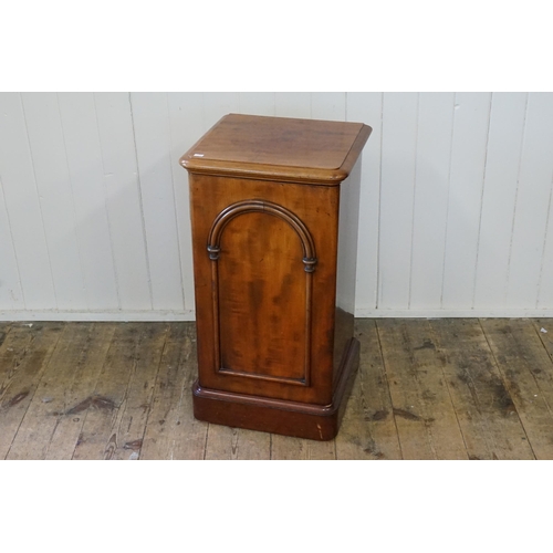 642 - A Victorian Mahogany Single Doored Bedside Cupboard with an Arch & Column Top Door. Measuring: 40cms... 