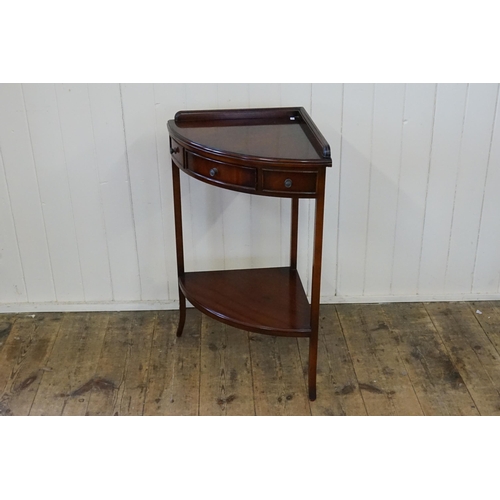 650 - A Reproduction Mahogany Georgian design Washstand. Measuring: 42cms across x 76cms high.