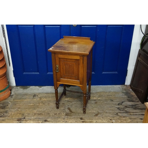 711 - An Edwardian Stained Oak Bedside Cupboard with a Carved Door & Resting on Turned Legs. Measuring: 42... 