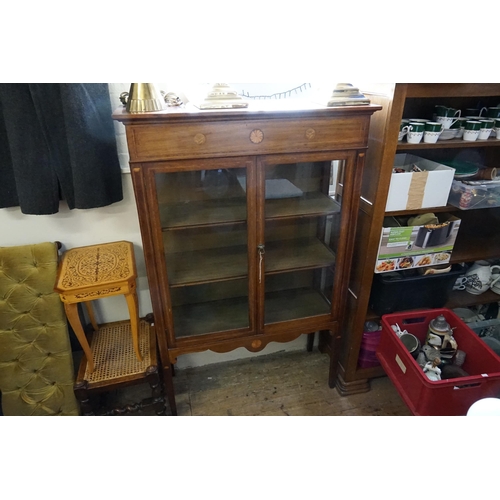 723 - An Edwardian Mahogany Satinwood inlaid Display Cabinet with Shell inlay, Glass panelled Sides & rest... 