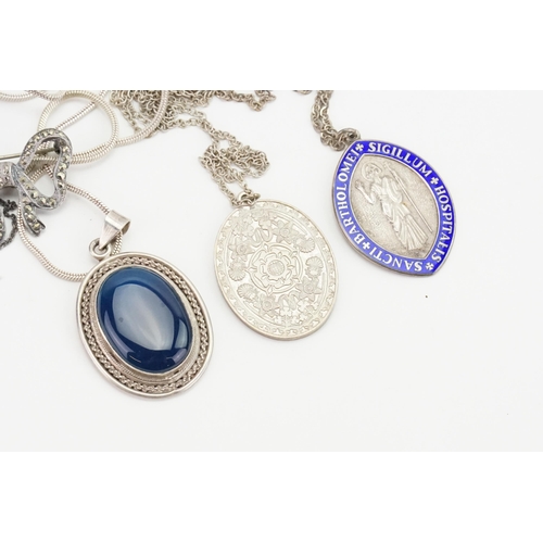 195 - A collection of Silver items to include a Jubilee necklace, stone mounted necklace etc. Weight 65g.