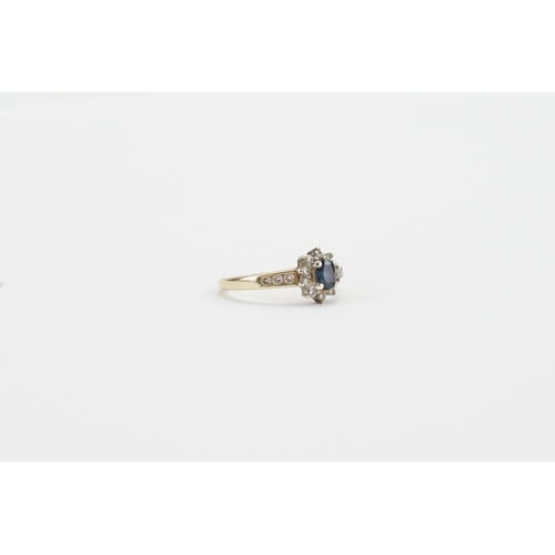 226 - A 9ct gold moissanite and sapphire set ring. Weight 2.6g. Size N.