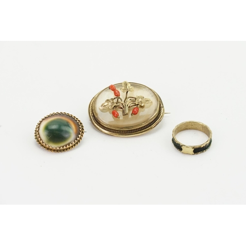 237 - A clear stone mounted brooch, along with a mourning ring and a shell brooch.