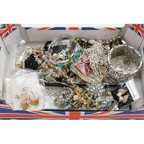 302 - A collection of costume jewellery to include bangles, bracelets, rings, silver necklace, etc.