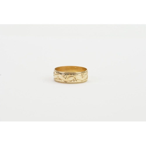 213 - A 9ct gold engraved wedding band. Weight 2.9g. Size U.