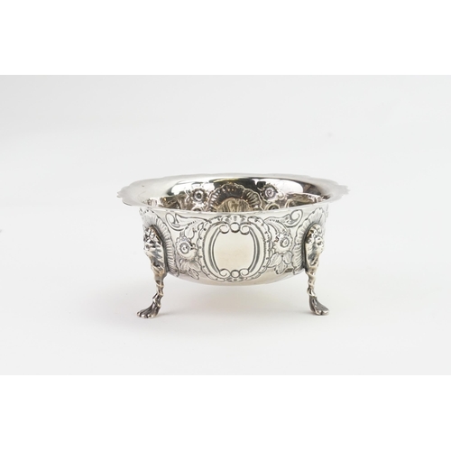 32 - A Wiliam Aitken silver embossed bon bon dish, decorated with lions. 1904. Weight 91g.