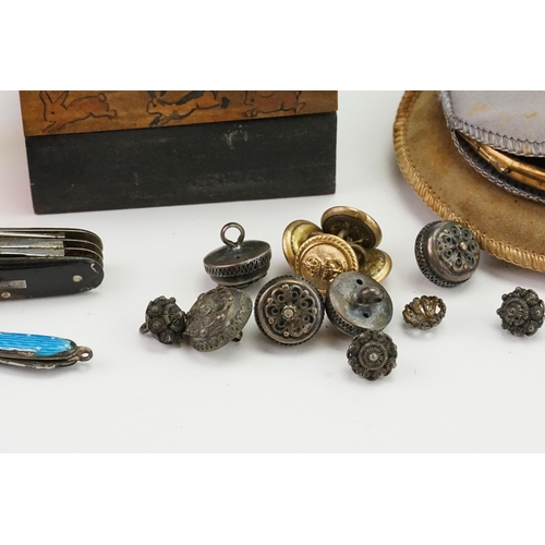 291 - Two compacts, painted box with silver coloured white metal buttons, tortous shell pocket knife & a b... 