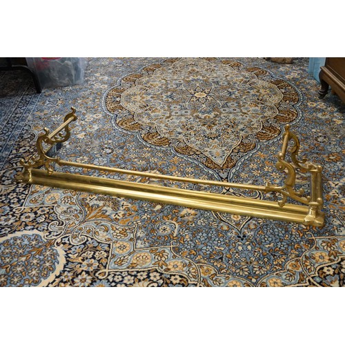 977 - A Victorian Brass Scroll Over Fender. Measuring: 135cms across x 36cms deep.