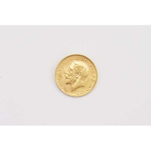 385 - A 1914 George V London Mint Gold Sovereign (George & the Dragon on Reverse).