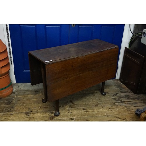 726 - A Georgian Mahogany Square Topped Drop Flap Dining Table resting on Pad Feet. Measuring: 105cms long... 