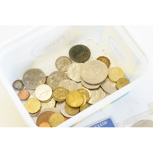 397 - A collection of various different coins, to include 50ps, commemorative coins, Bank of England £1 no... 