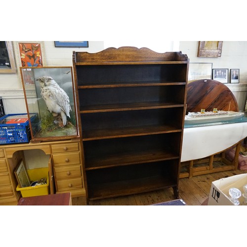 726A - A large Mahogany Bookcase with 5 Shelves. Measuring: 109cms across x 28cms deep x 175cms high.