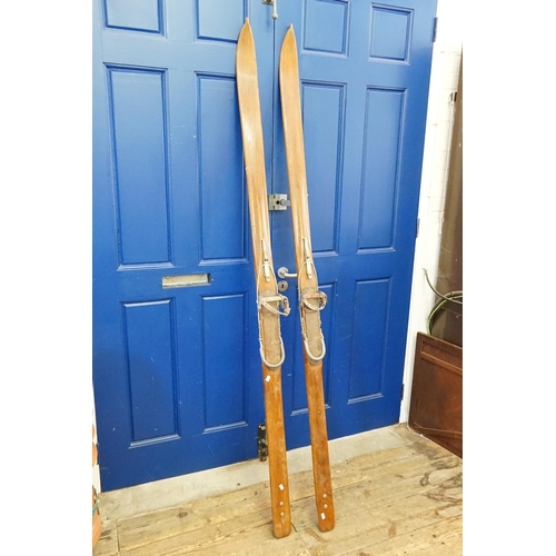 778 - A Pair of 1950s Ash Ski's 