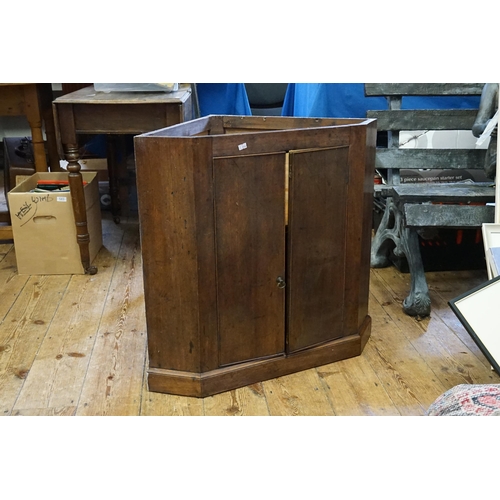 422 - A Victorian Mahogany Corner Unit.