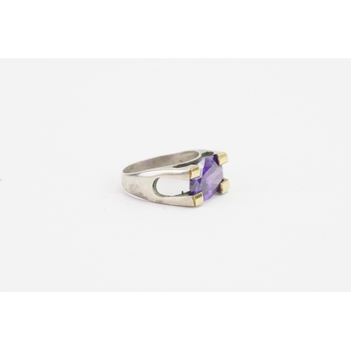 164 - A oval amethyst set ring, mounted in a silver mounted white metal. Amethyst approx 3.5ct. Weight 6g.... 