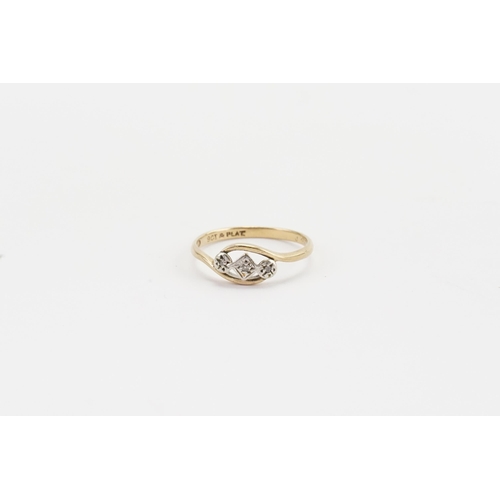 107 - A 9ct gold platinum topped diamond ring. Weight 1.5g. Size O.