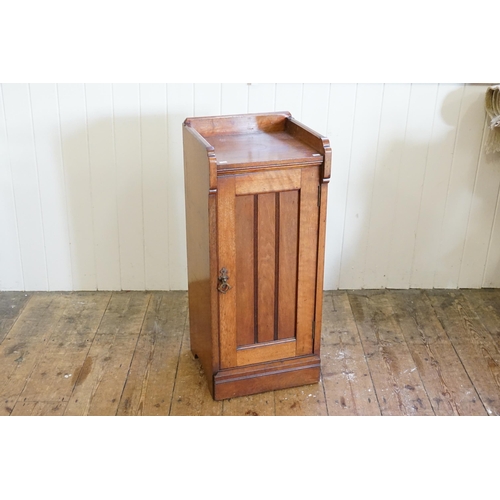 597 - An Antique Wash stand. Measuring: 37cms across x 34cms deep x 84cms high.