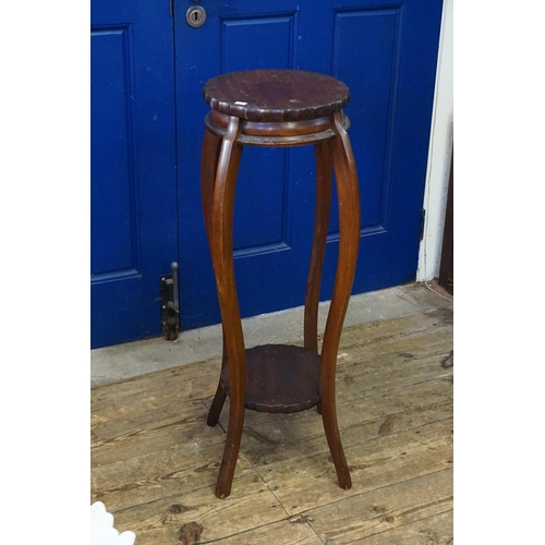 623 - An Edwardian Shaped Top Jardiniere Stand resting on swept out legs and under tier. Measuring: 89cms ... 