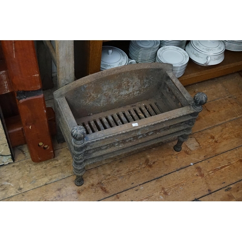 721 - A Victorian design Cast Iron Fire Grate with knop Sides. Measuring: 52cms across x 26cms high.